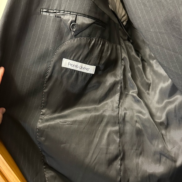 Pronto Uomo Men’s Suit - Picture 3 of 3
